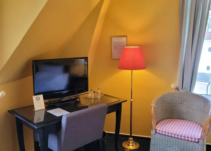 Отель Schweriner Hof Кюлунгсборн