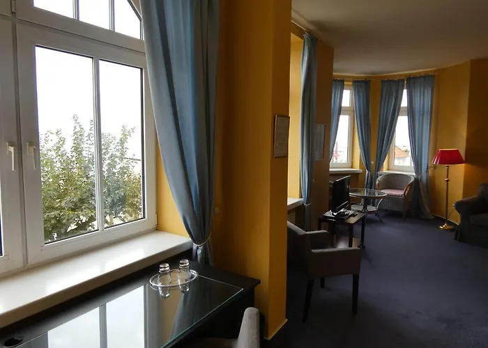 Отель Schweriner Hof Кюлунгсборн